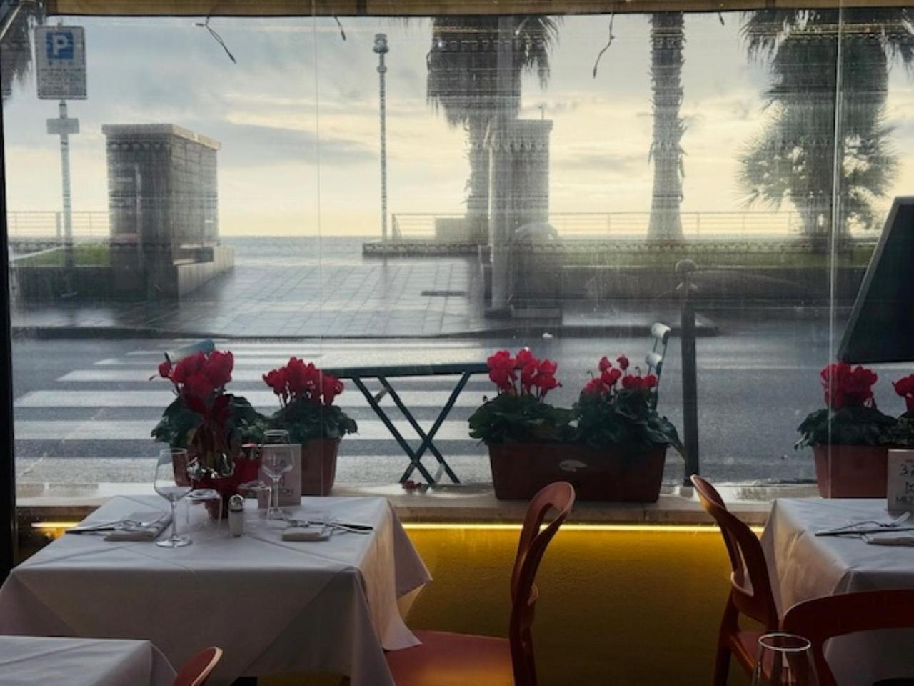 Hotel Ristorante Milton Varazze Exteriör bild