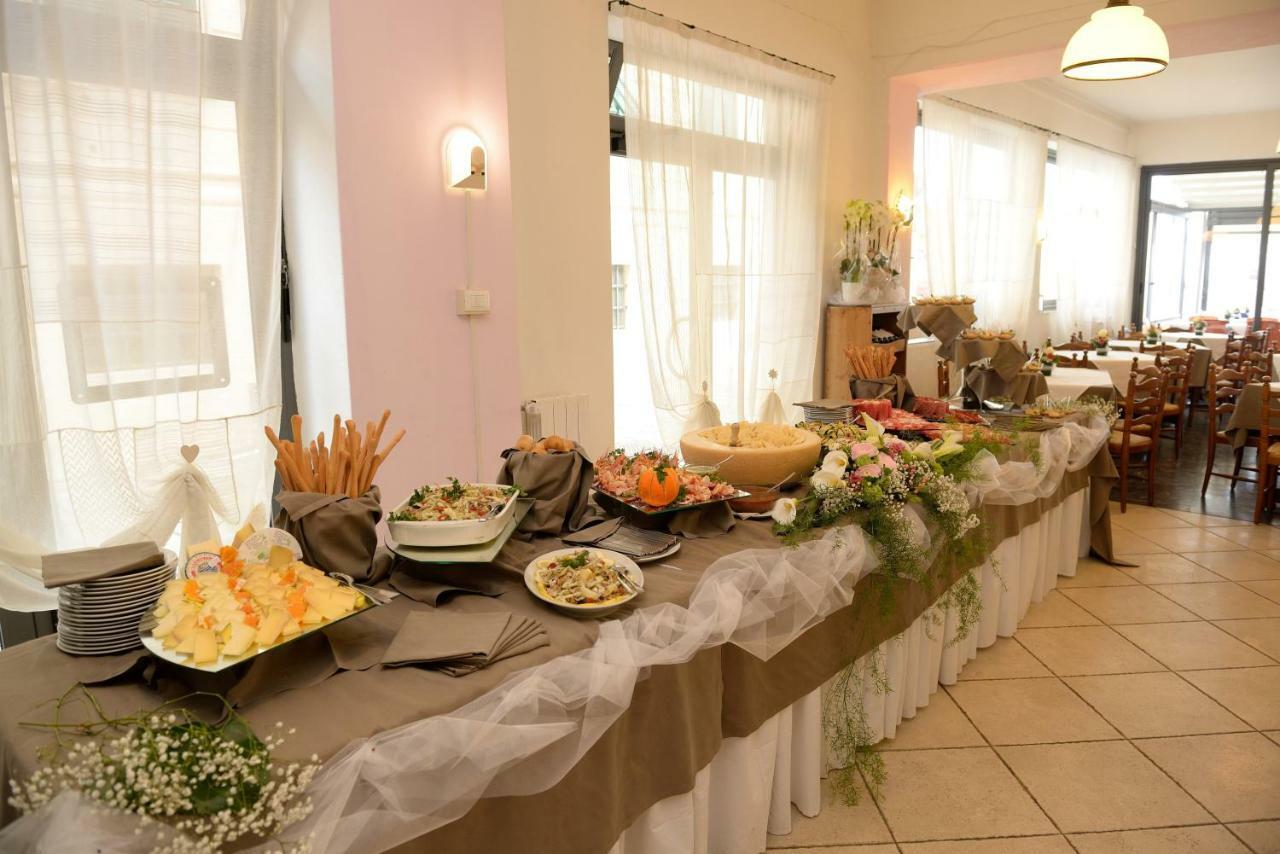 Hotel Ristorante Milton Varazze Exteriör bild